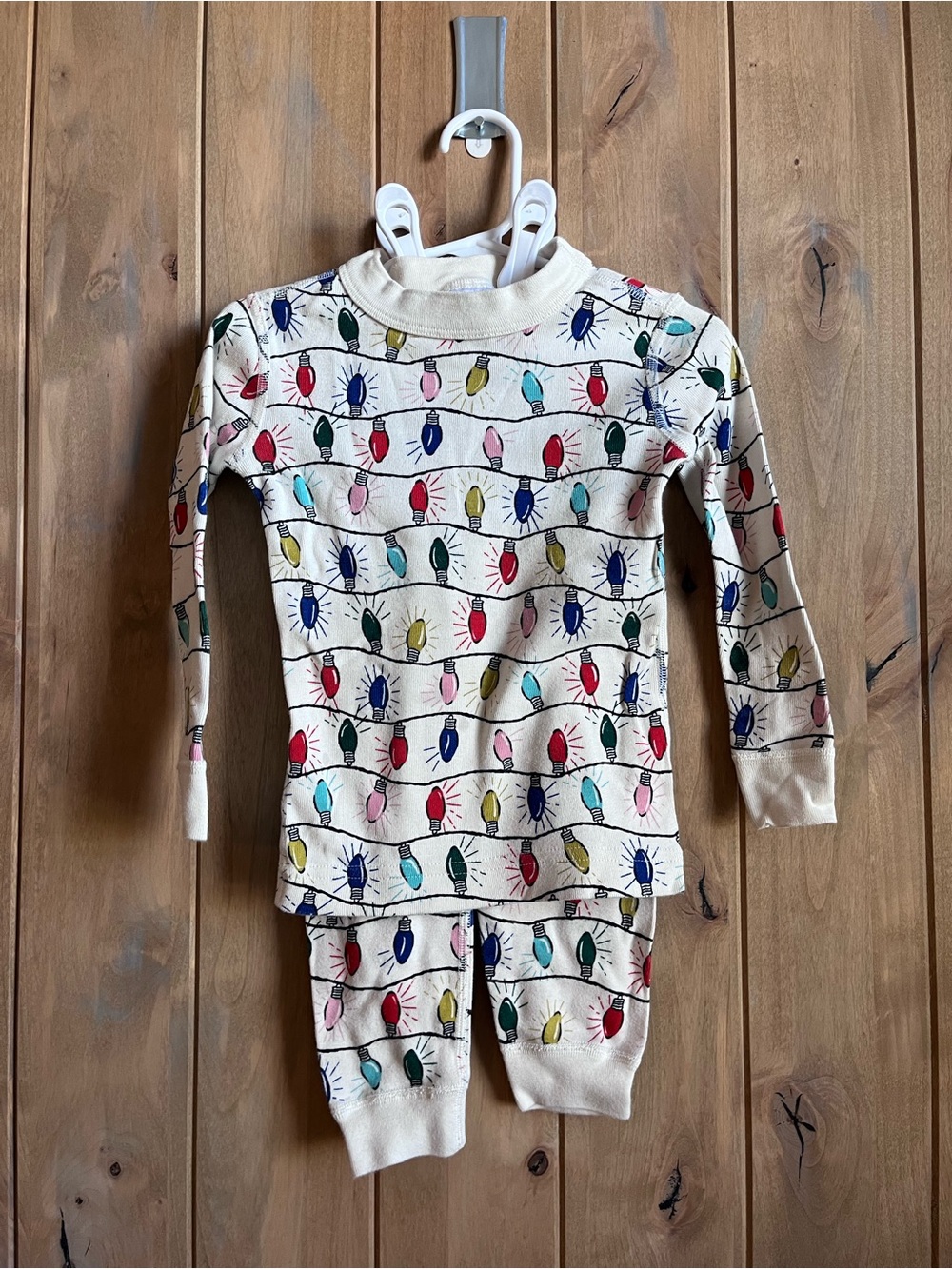 Hanna Andersson Cream two-piece long sleeve Pajama with Multicolor Light Bulbs